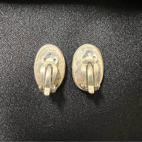 QUALITY DETAILED VINTAGE NATIVE AMERICAN K.E.K STERLING SILVER EARRINGS - Picture 2 of 6